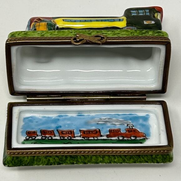 Limoges France Peint Main Porcelain Hinged Train Engine Trinket Box Collectible - Picture 3 of 8